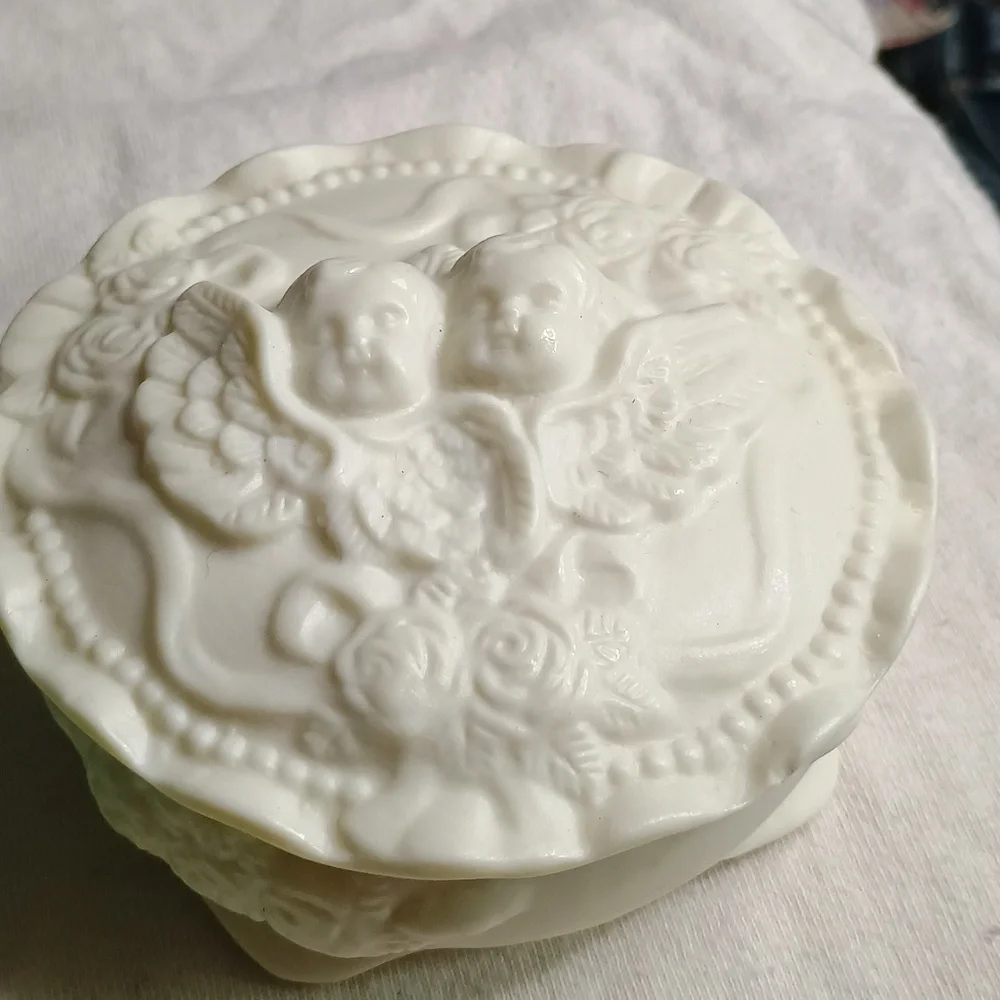 Porcelain Vintage With Pair Of Cherub Angels On Front